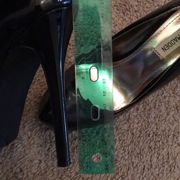 Black Steve Madden Patent Leather Heel - Picture 5 of 6